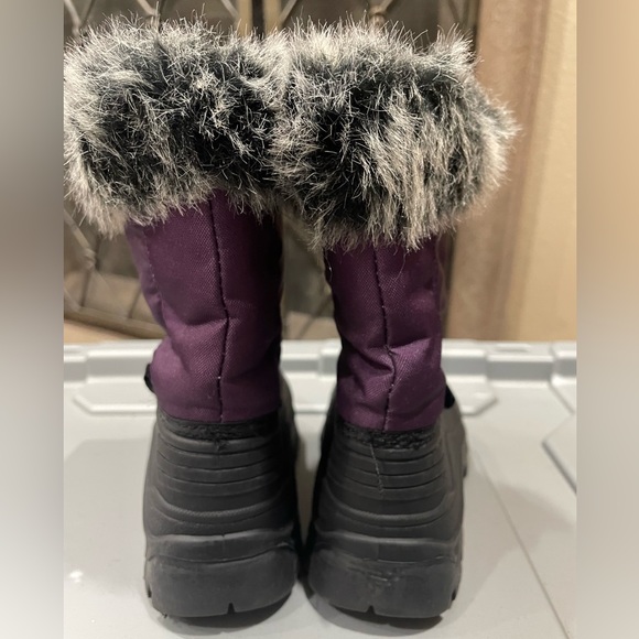 Girls Snow ❄️ Boots 🥾, Purple and Black, Faux Fur, Size 8T or 10T, Light Use - Picture 4 of 8